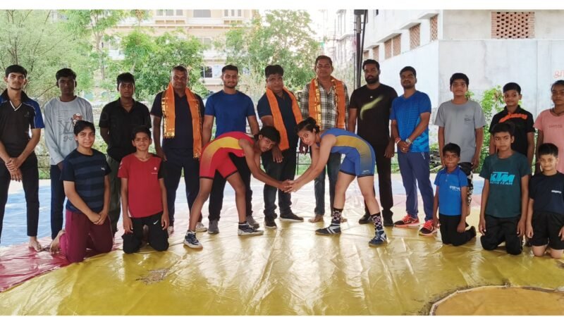 विश्व कुश्ती दिवस पर कुश्ती प्रतियोगिता का भव्य आयोजन